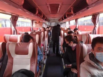 齐心联手，广西罗城108名贫困户务工人员乘专车返深务工