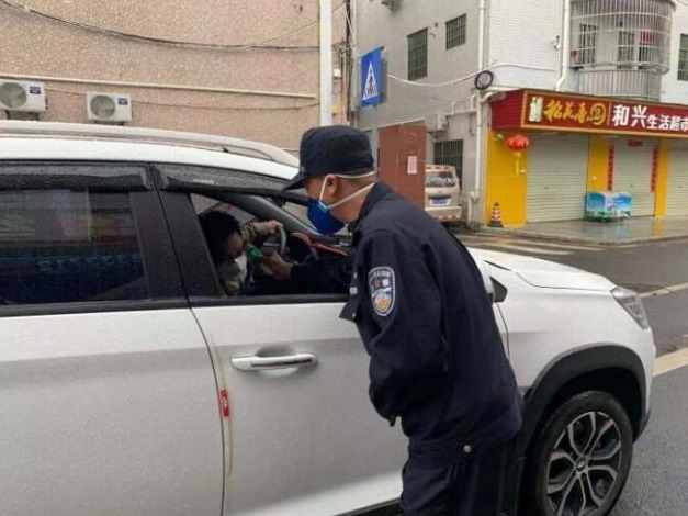 深圳老狱警吴德春退伍不褪色，战疫向前冲