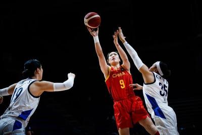 狂胜韩国40分，三战全胜进奥运！中国女篮好样的！