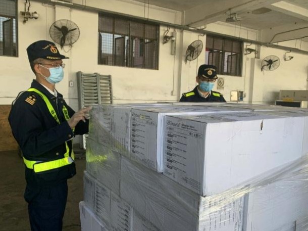 （重）文锦渡海关启动“绿色通道”，快速验放口罩10.5万个