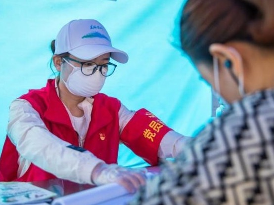 返城复工压力激增，市城管和综合执法局百人先锋队增援社区战疫一线