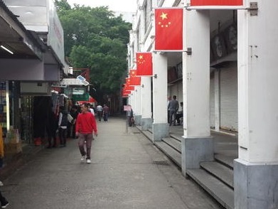 真暖心！中英街药行老板向一线警力赠送口罩