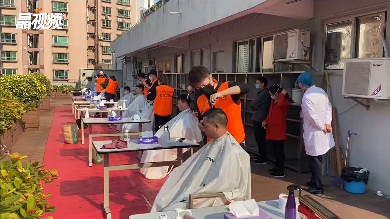 10天为4900人爱心理发，你们的发型师正在做这些事……