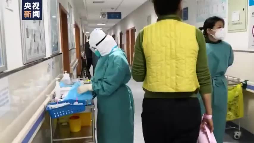 97年护士瞒着家人去战疫：我不能哭，护目镜会花