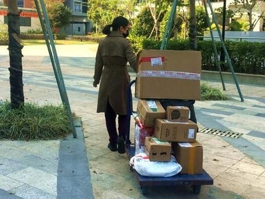 疫情防控战中，他们为民“保安”
