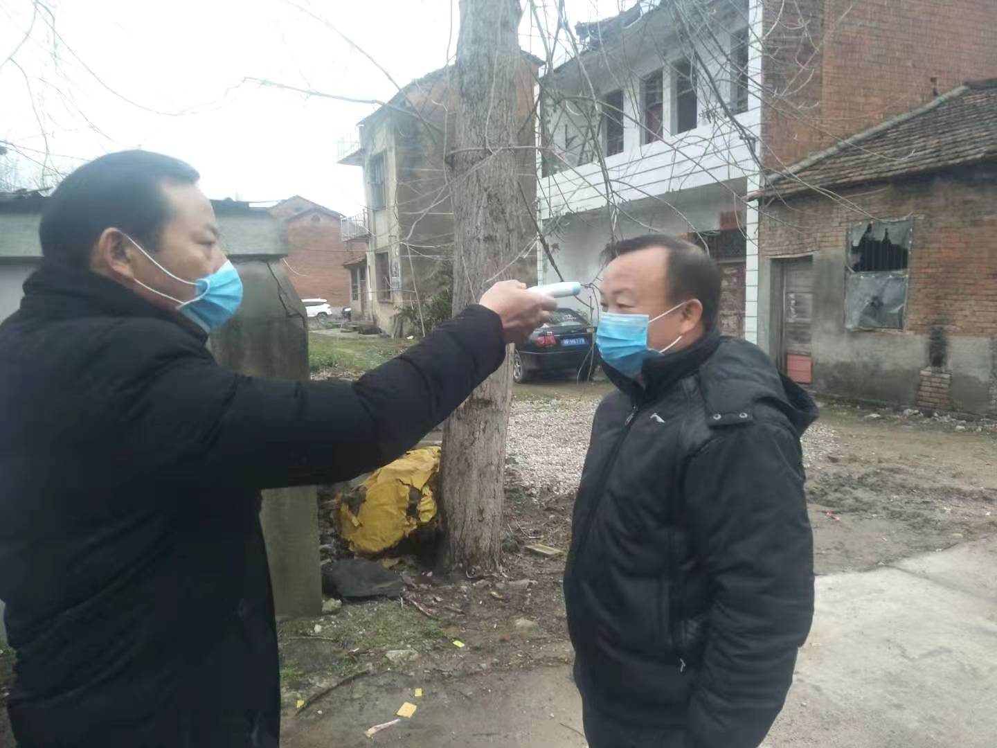 湖北洪湖市乌林镇夹堤村党支部书记王良才带队防疫一天见闻 
