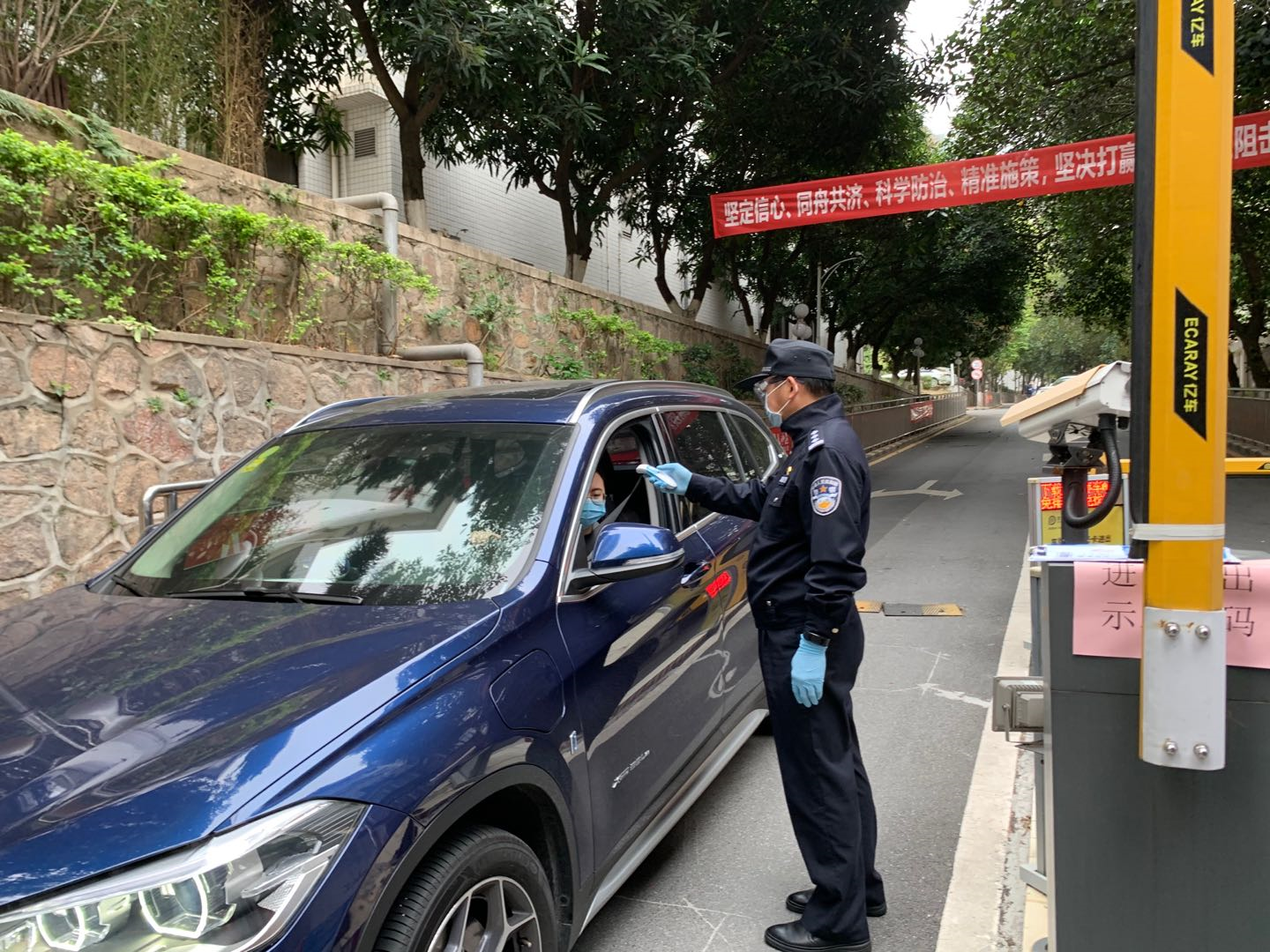 蛇口边检组织动员党员干部投身社区一线开展疫情防控志愿服务