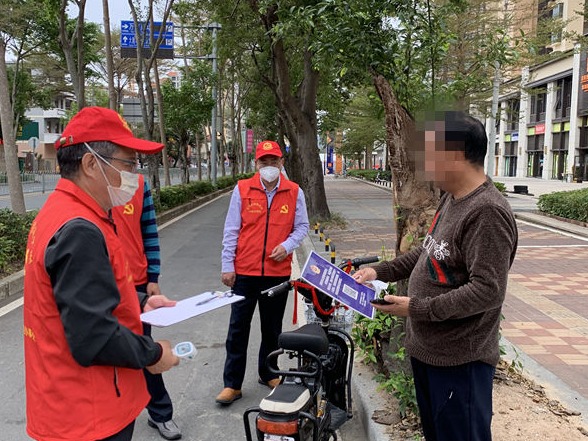 大鹏防疫一线新气象，“党员流动服务岗”巡查大街小巷