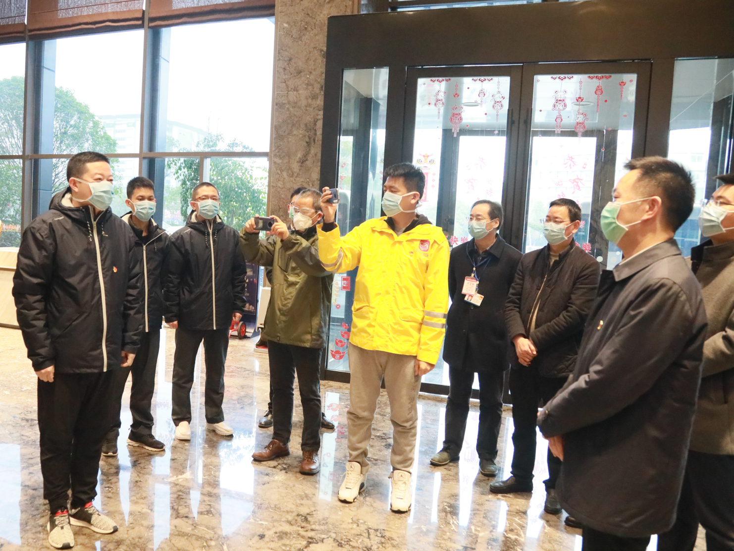读特记者直击荆州战疫·第八日|“你们顽强的战斗作风感染了我们”