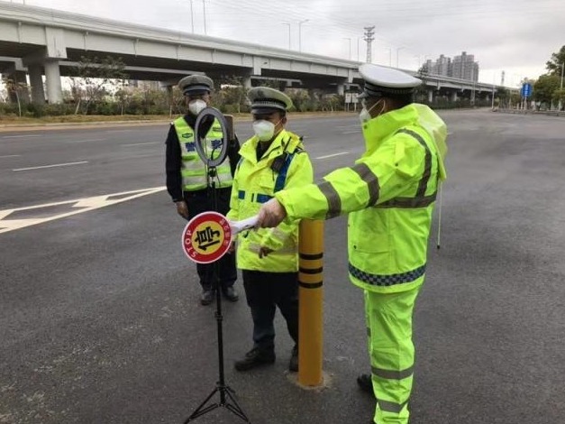 战疫先锋 | 松岗交警中队中队长林洪标紧守深圳“西北门”