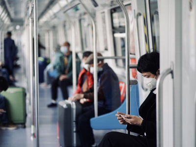 上地铁摘口罩？不允许！深圳地铁将加强巡查，乘客发现可联系工作人员