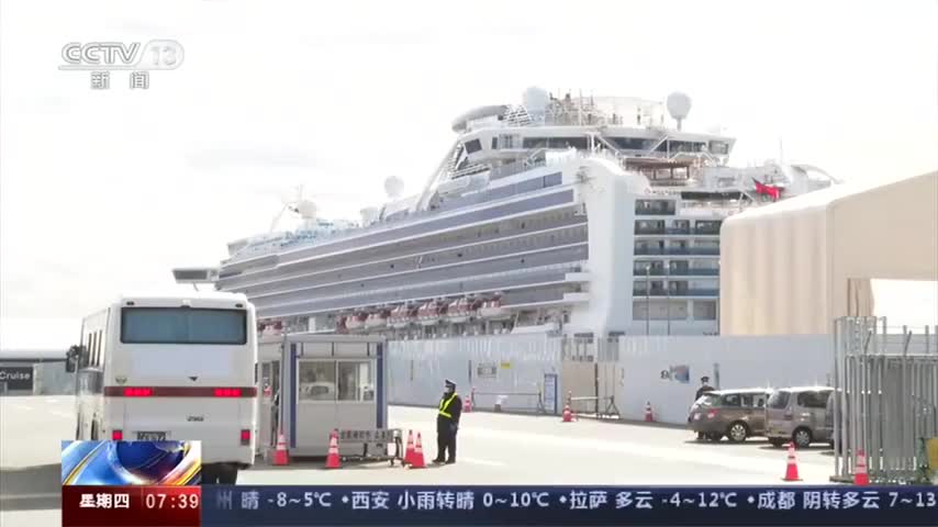 游客讲述钻石公主号船上经历：救护车船下待命