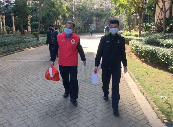 抗击疫情 基层行动｜身兼数职连轴转 布吉这位“暖心站长”居民都夸他