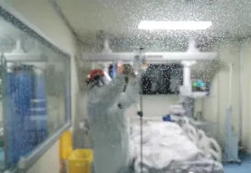 读特记者湖北直击 | 穿上护士服，就会瞬间忘了害怕