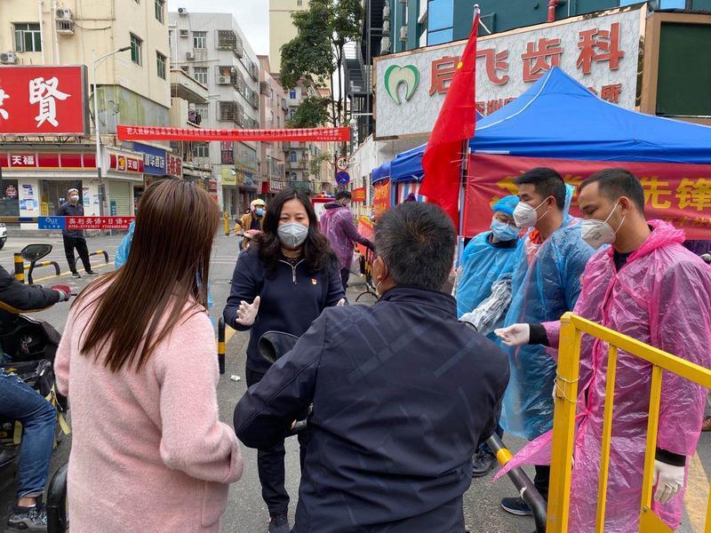 半个月，她的足迹遍及万丰每个角落