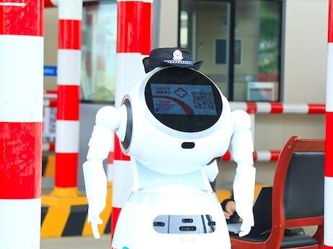 智能机器人驰援一线 成抗“疫”生力军