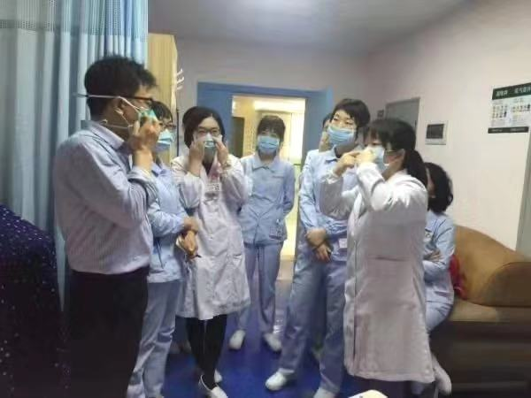 最美的爱情是并肩“逆行”