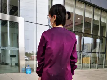 驰援日记 | 天气闷热，穿着防护服全身都汗透了