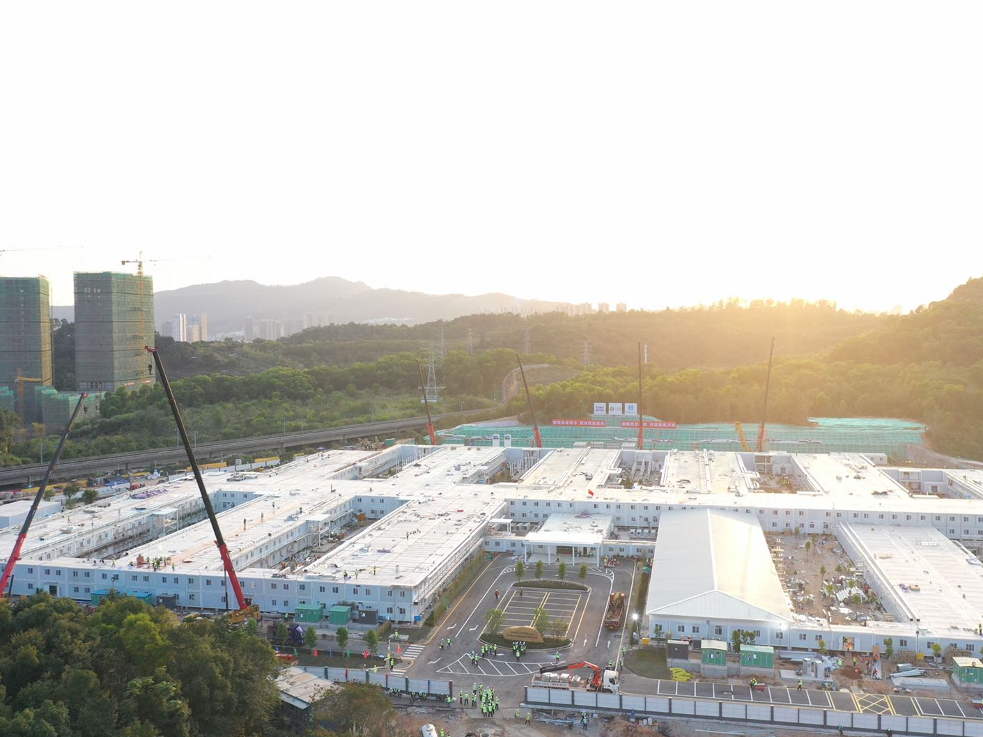 小情侣携手奋战施工一线  中建二局参战深圳应急医院建设演绎一幕幕感人故事