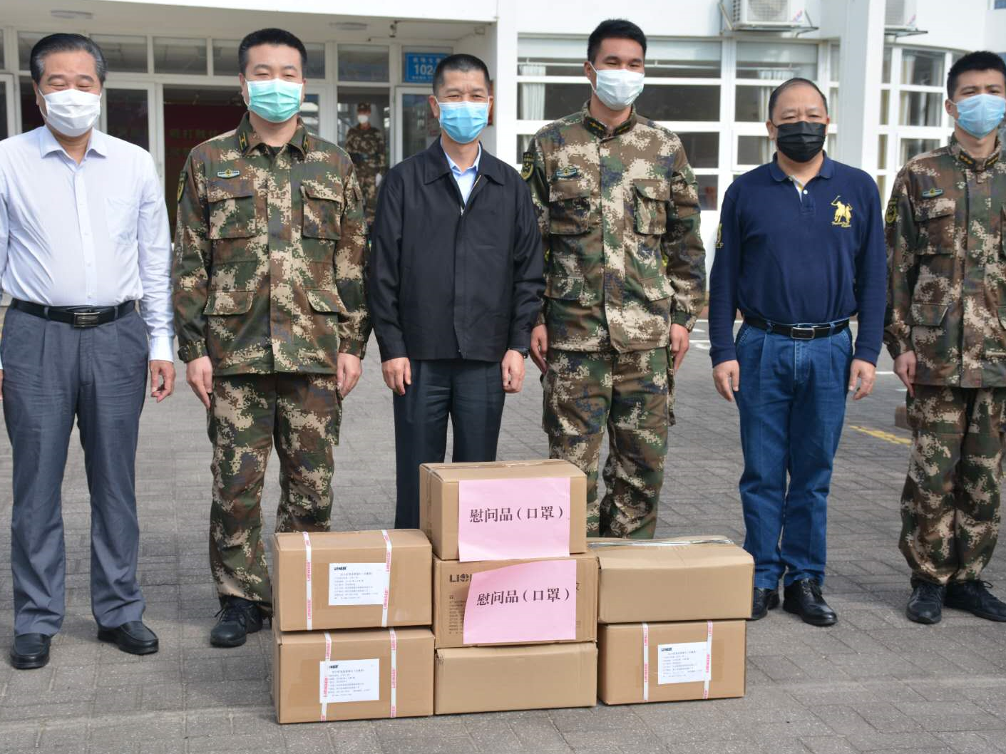 宝安区慰问驻机场武警