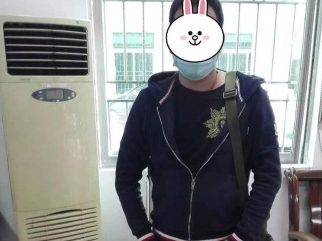 粗心快递小哥送错口罩，热心市民报警物归原主
