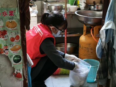 战疫深圳人 | 母亲被隔离8岁女孩无人照顾 社工化身“爱心妈妈”