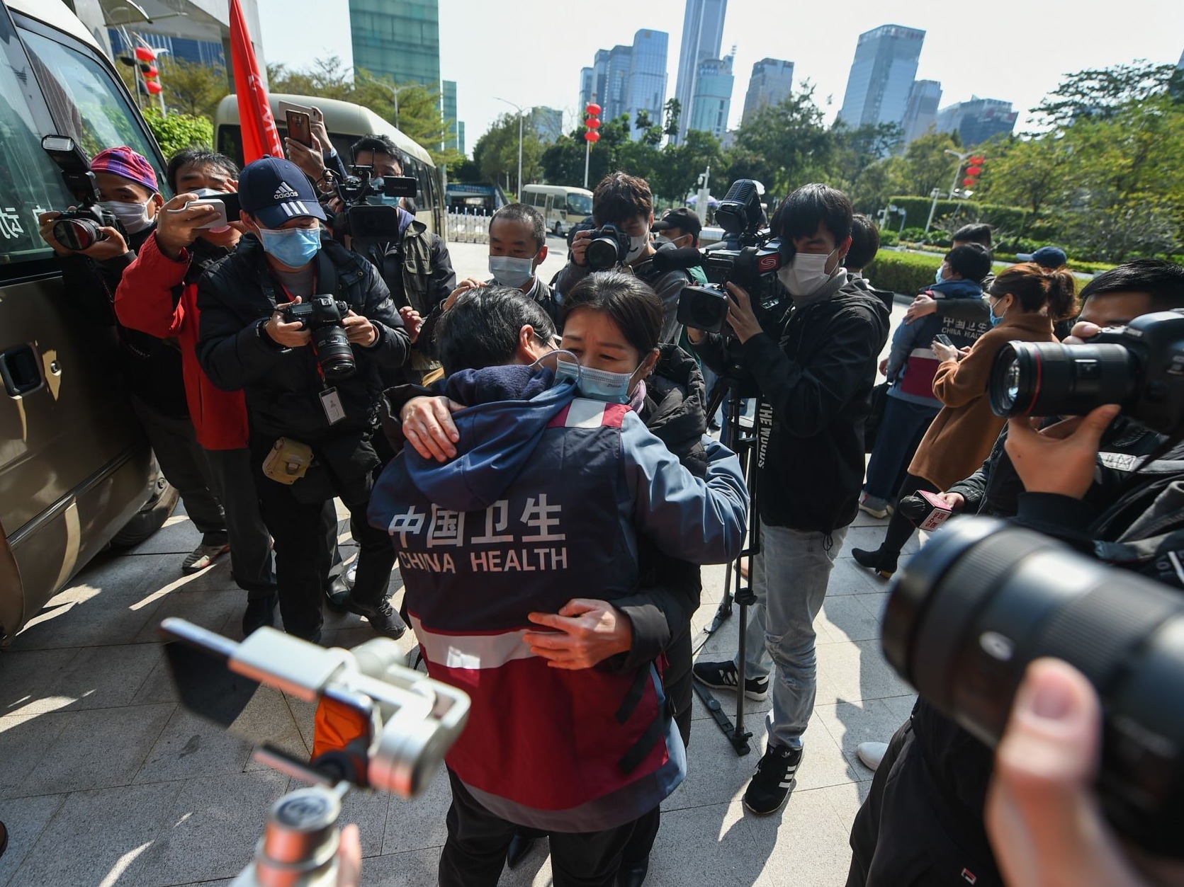 悬壶出征，目标雷神山！深圳派出首支中医医疗队驰援湖北武汉