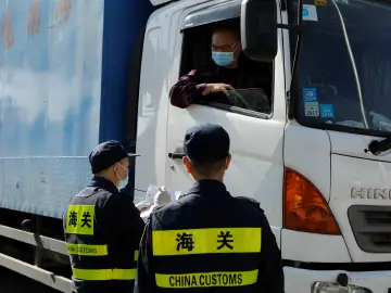 “贴身服务”助力企业复工复产  深圳海关推帮扶企业二十项措施成效显著