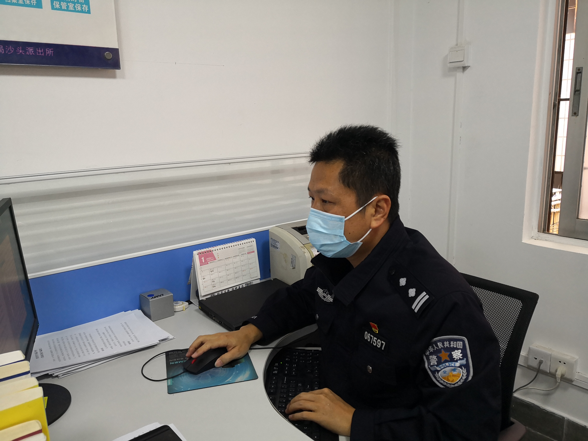 警医“夫妻档”坚守一线共战疫