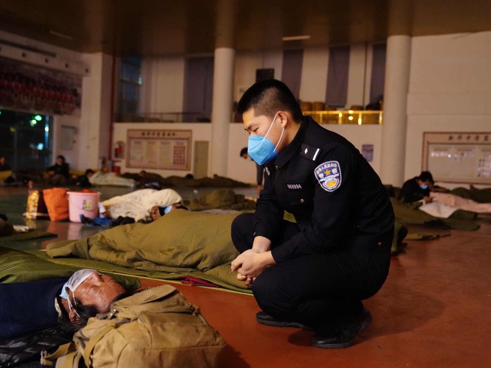 龙华公安帮助一名流浪十多年男子成功找到家人  