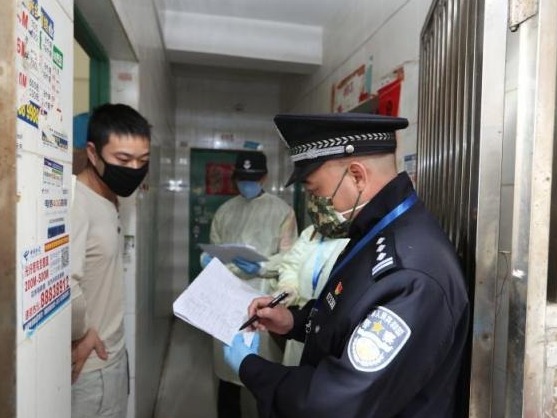 社区警长张杰：心中有爱、脚下有泥