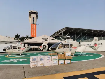 今天上午，两架直升机从深圳起飞！  运输一批救援物资飞往武汉二院