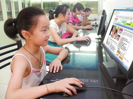 人民日报谈个别地方停课不停学走偏：背离假期定位和政策初衷