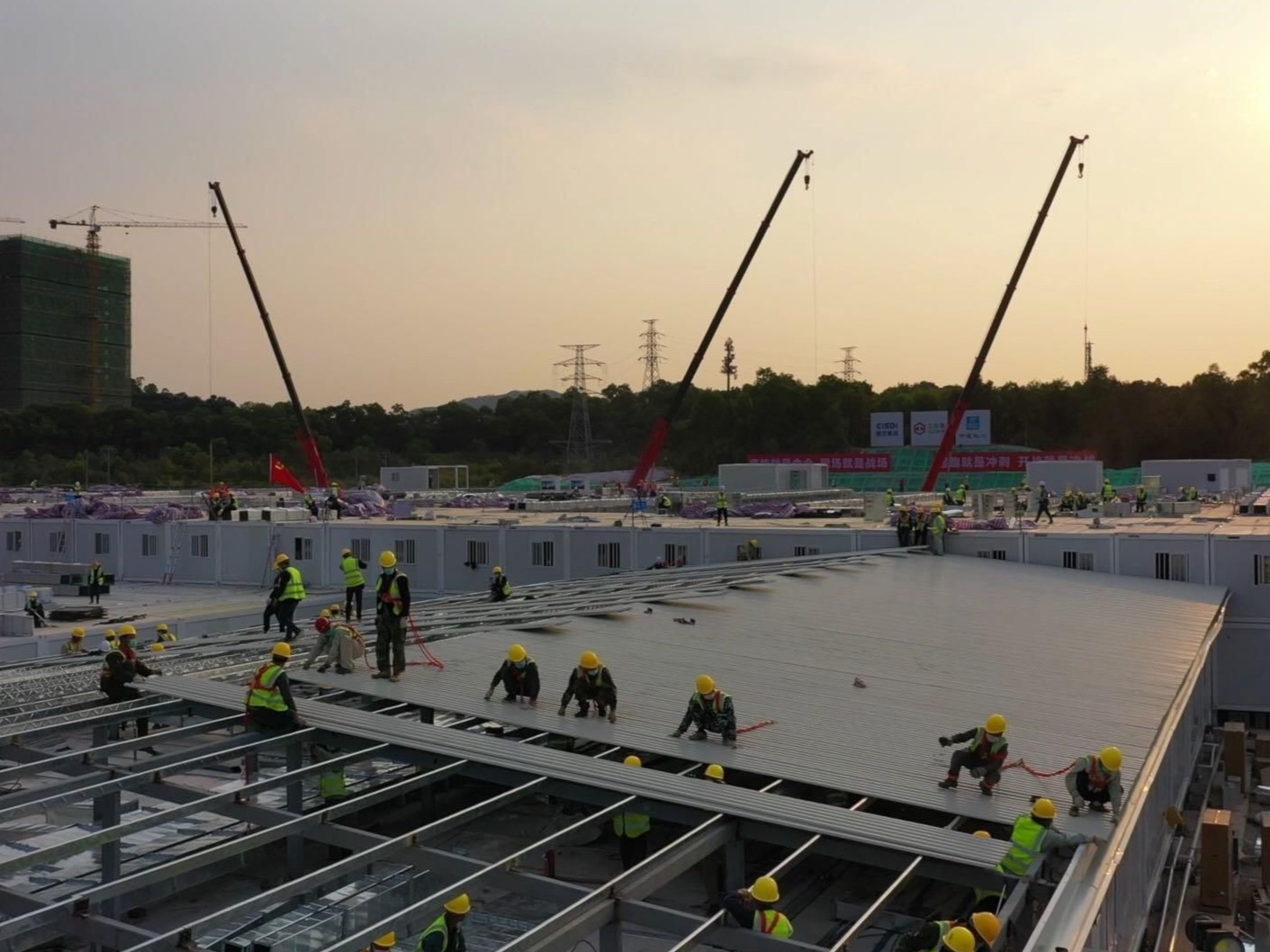 挑战六大难题 展现深圳速度 中建科工万人会战20天建成深圳应急院区