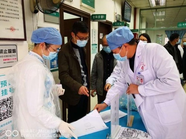龙岗中心医院三位一体实行社区联防联控，筑实疫情基层防线