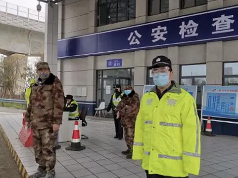 龙岗公务员滞留湖北“变”辅警 把守武汉东北大门