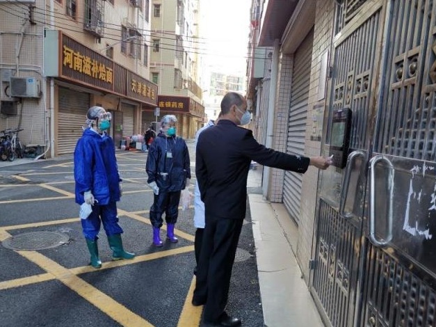 文能排查报数据 武能防疫修电器 公明网格员张文绣：既是“绣才”又是“多面手”