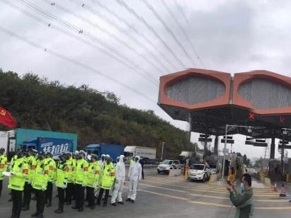 疫情重点地区车辆进入深圳后尾箱也要检查！深圳交警成立入深车辆防疫检查突击队