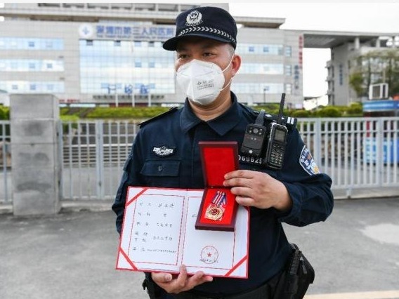 连续值守第三人民医院37天！龙岗民警庄永清荣立个人二等功