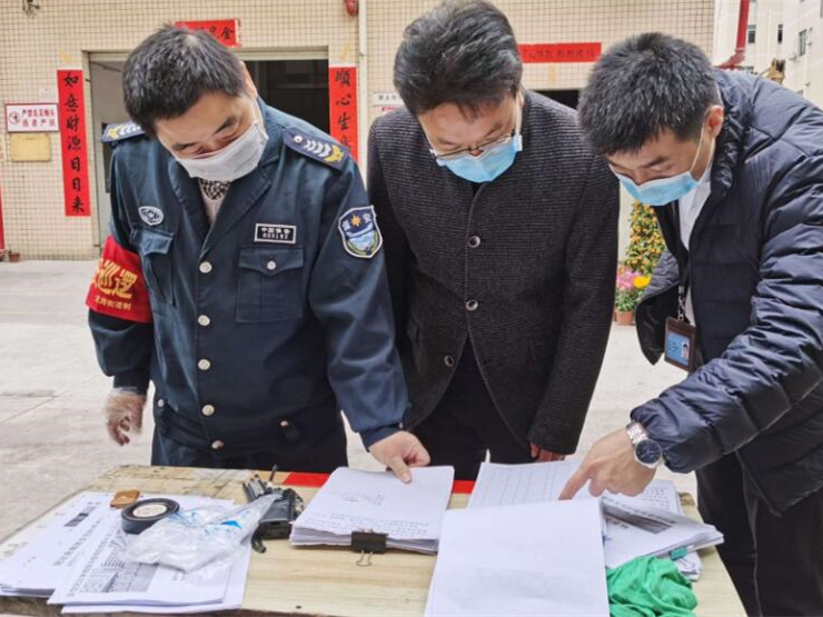 （重稿）线上忙审核、线下勤核查，龙岗街道这样指导企业复工 