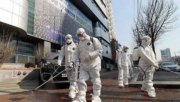 韩国新冠肺炎感染增至1766人，半数和邪教聚会有关，韩国邪教为何如此猖獗？