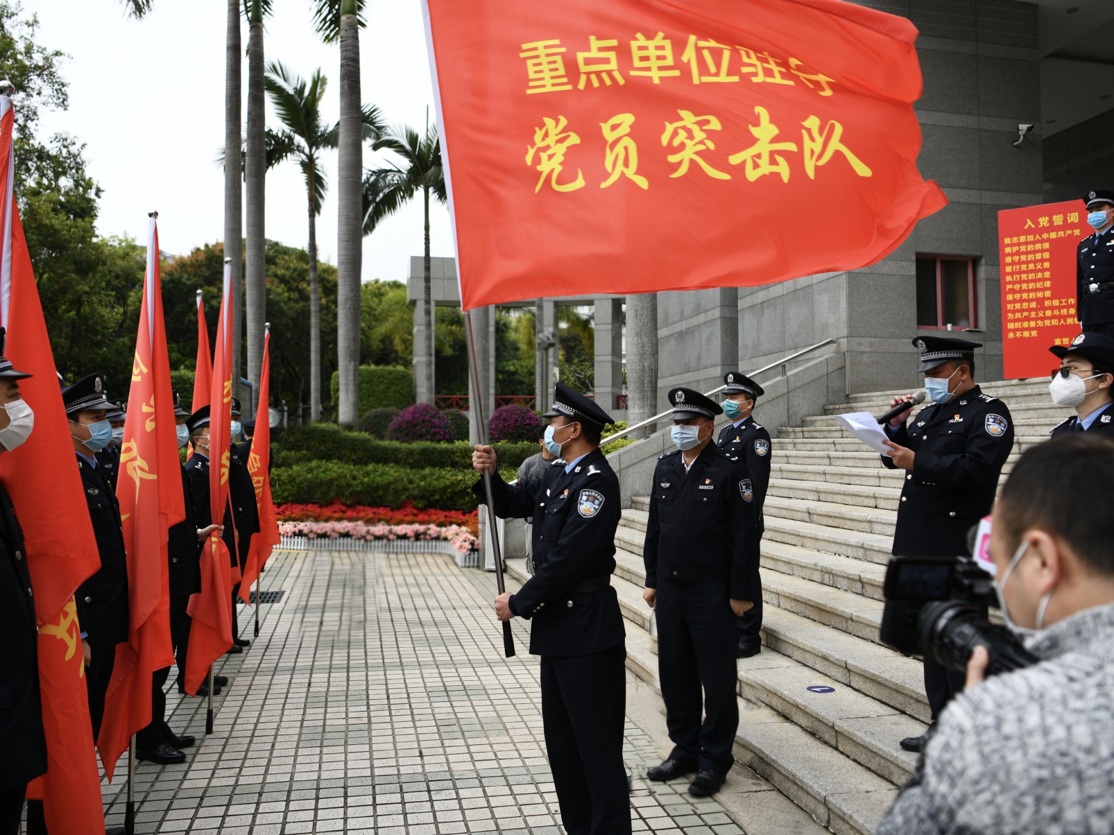 龙岗警方成立六支党员突击队，600余党员支援防疫一线