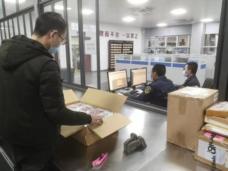 深圳邮关携手快速通关助防疫  累计处理国际进口防疫物资超过11万个