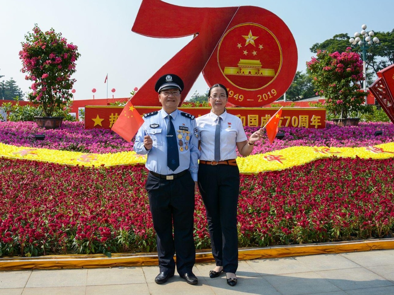 东莞的“全国优秀人民警察”与“白衣战士”妻子携手上阵