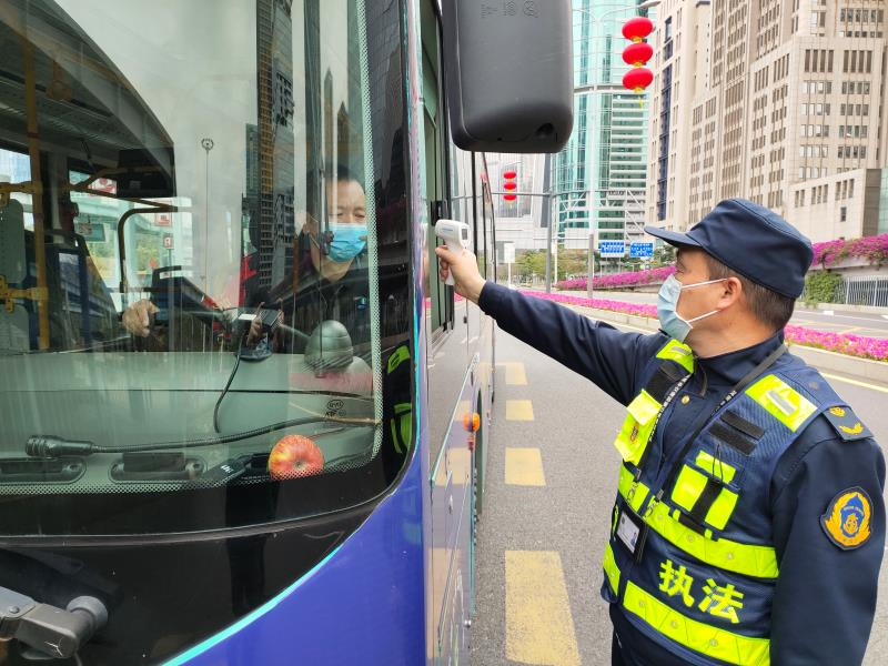 交通执法朱红辉：用六个“一遍” 坚守福田交通防疫线