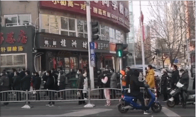 一夜之间卡口全撤、小区全开，有些地方步子迈得太大！