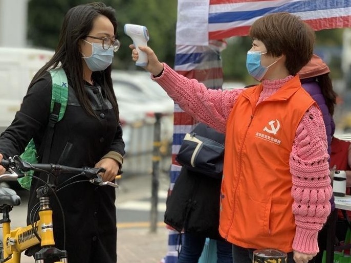 民治32名机关干部主动申请延长下沉社区时间