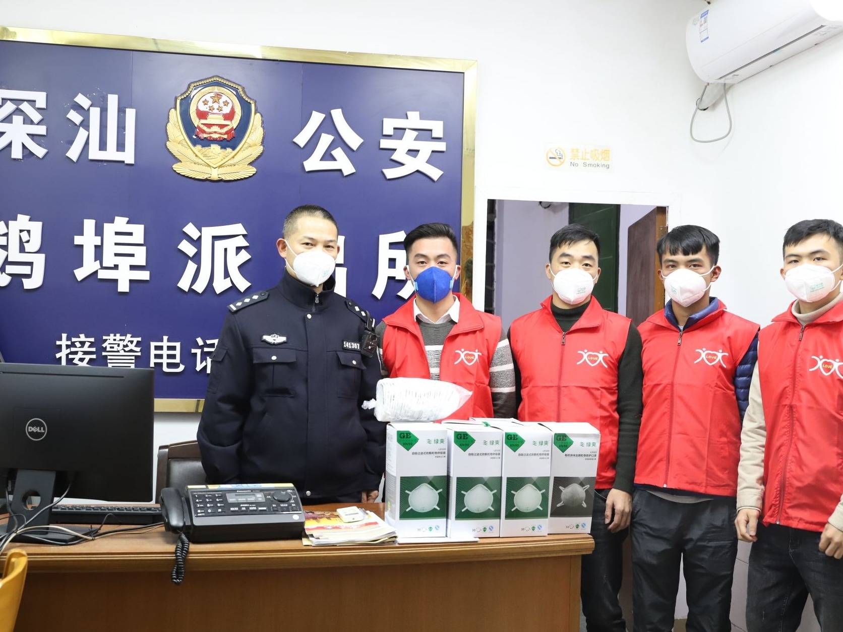 万众一心，岂曰无衣  深汕警方的付出群众记在心里