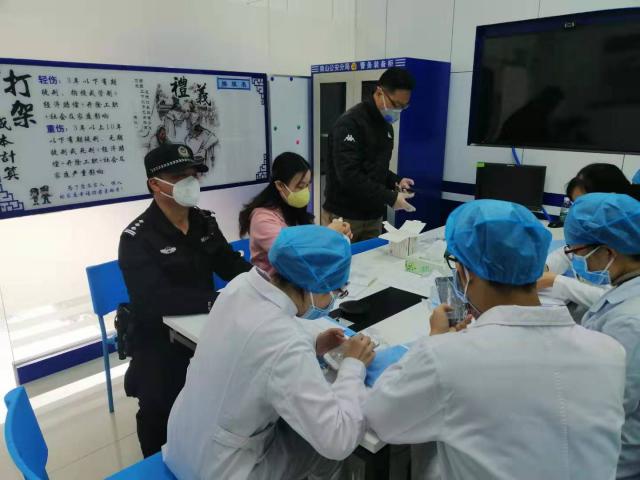 战疫伉俪，他们组成南山疫情防控第一线的最美家庭