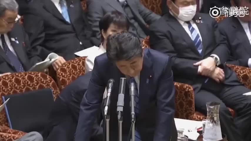 安倍参议院发言，9秒咳3下